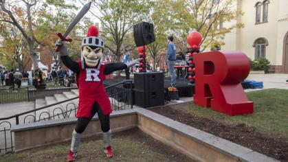 scarlet knight with block R