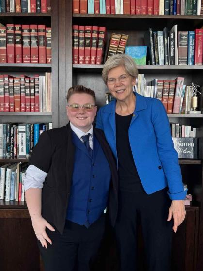 Rachel Toepfer poses with Sen. Elizabeth Warren.