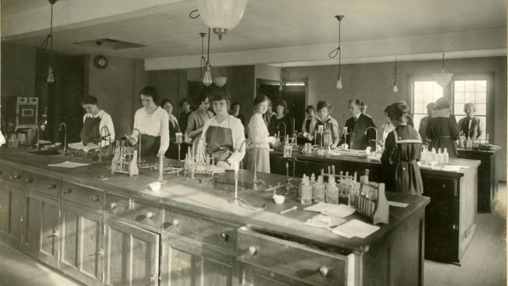 Students in a chemistry lab in 1920